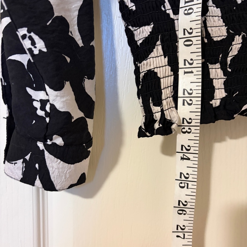 Black and White Fig and Flower Blouse - Picture 10 of 11